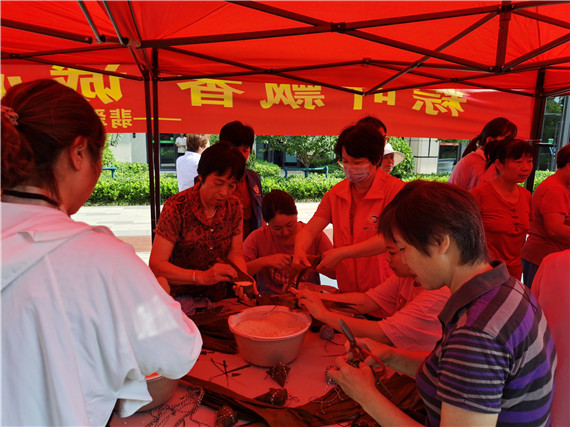 攝山村：聽(tīng)紅色故事 做香包 品味不一樣的端午