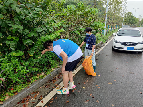 做好道路保潔 創(chuàng)造良好防疫環(huán)境