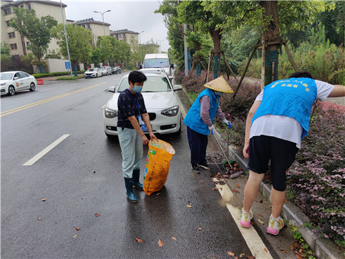 做好道路保潔 創(chuàng)造良好防疫環(huán)境