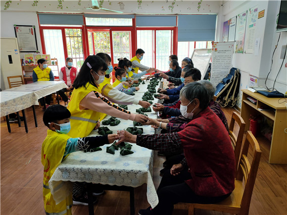 翠林山莊社區(qū)：粽香飄端午 佳節(jié)情意濃