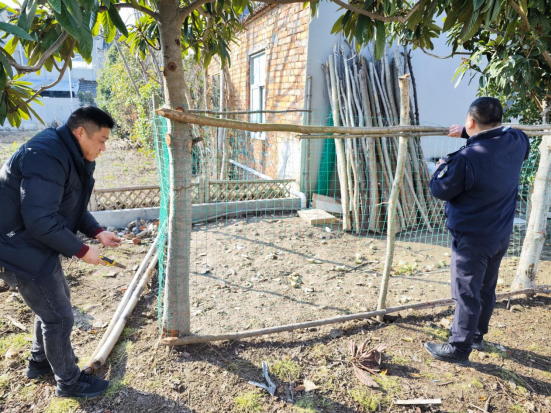 和平村：網(wǎng)格耐心勸導(dǎo) 拆除私占公共用地