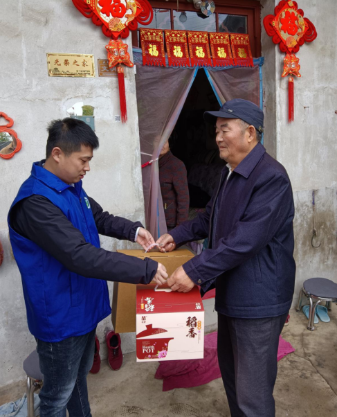 晶明村：走訪慰問常態(tài)化 溫暖烈士遺屬情