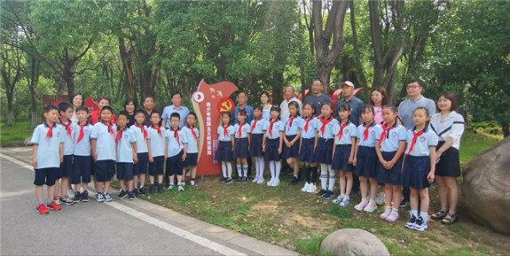 紅色教育慶“六一” “德法”同行進(jìn)樟園